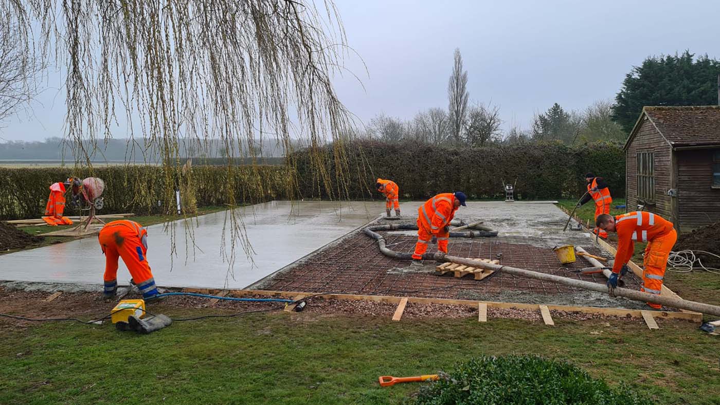 Installation d'une sous-base de terrain de basket-ball entièrement gérée